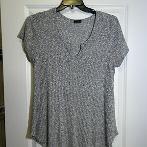 Zenobia Gray Ribbed Short Sleeve Tee